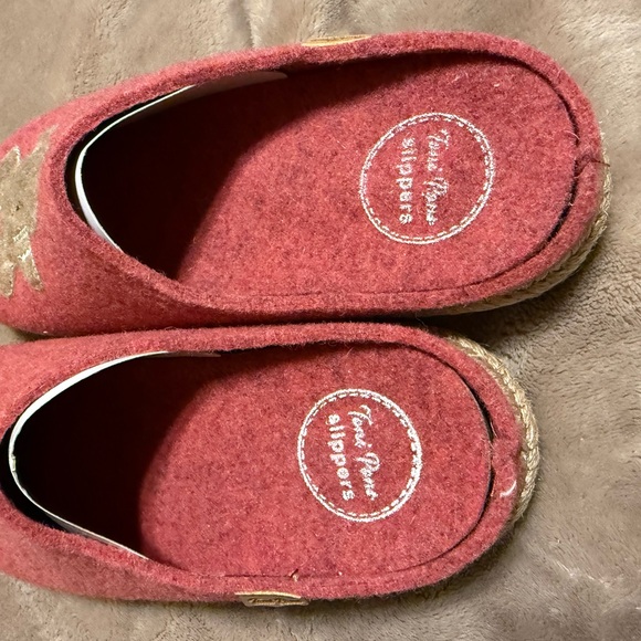 NWOT Toni Pons slip on Slippers Gingerbread Cookie - Picture 7 of 11